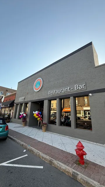 Aroma de Cafe Restaurant Bakery & Bar