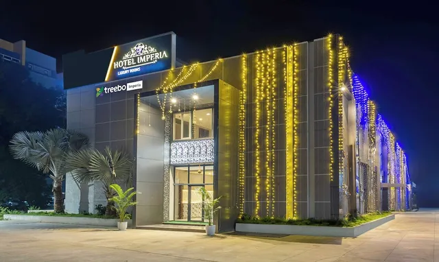 Treebo Imperia, Kommadi