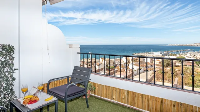 Sunshine Balcony La Caleta // Apartamentos Vacacionales Málaga