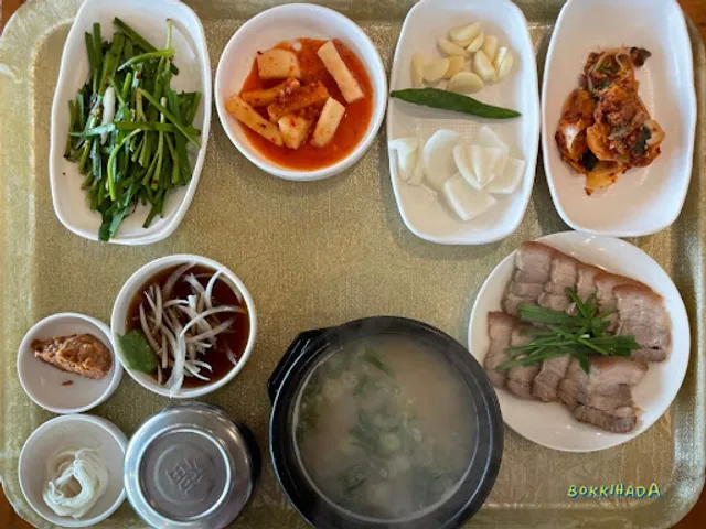 소리소리흑마늘돼지국밥