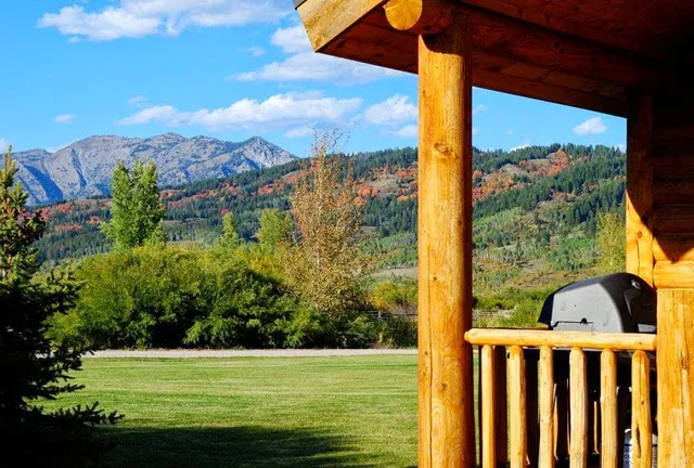 Rockin' M Ranch Cabin Rentals, Horseback Rides & Fly Fishing Guides