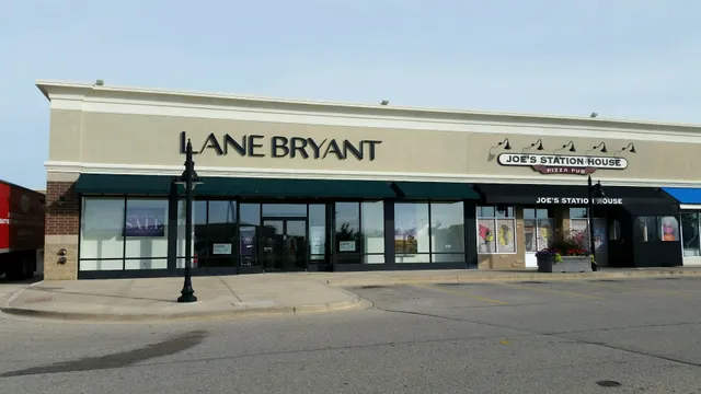 Shoppes At College Hills