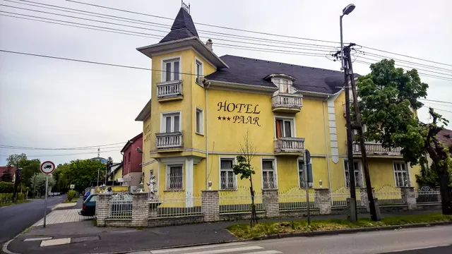 Hotel Paár