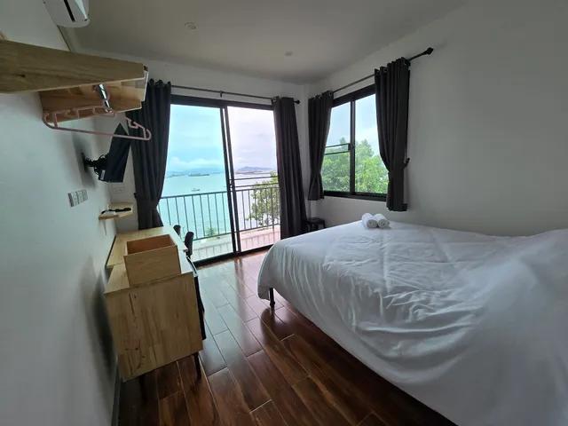 HAUS 222 - koh SI CHANG