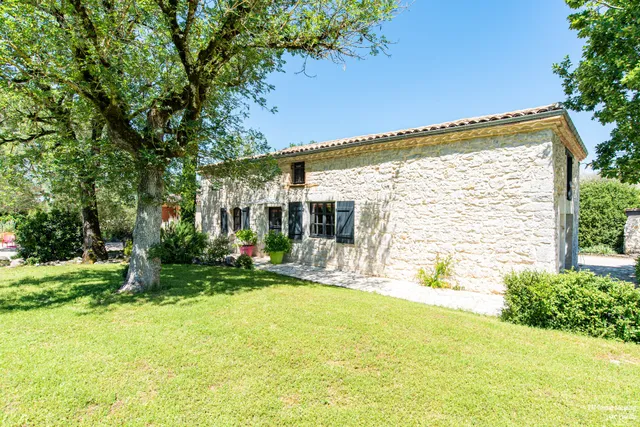 Ranch du Roc, maisons de vacances, gîte équestre et pension équine.