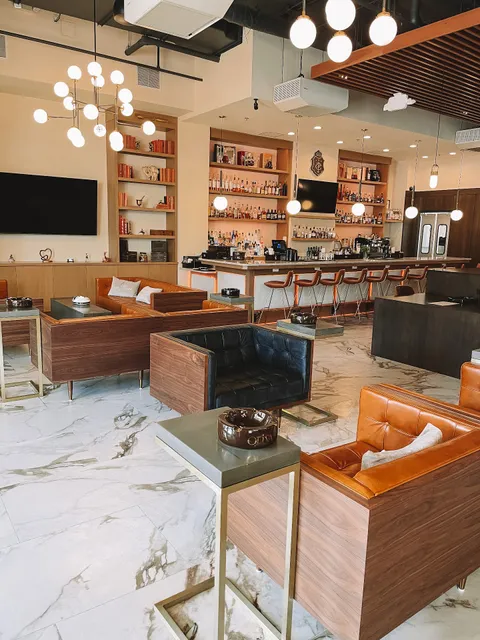 Cigar Paradise Royal Lounge