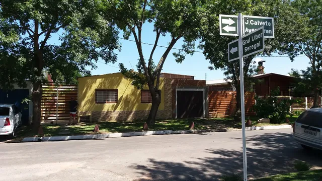 Hospedaje Chuy " La Casa Amarilla"