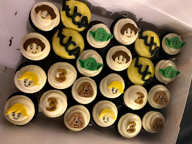 Dots Cupcakes & Cafe