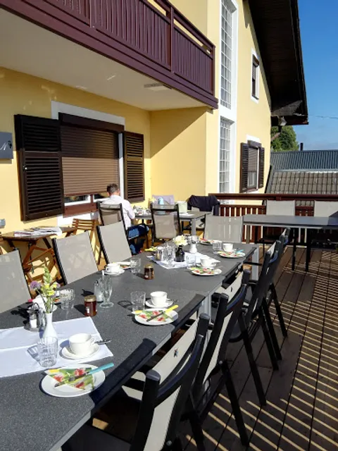 Weingut-Buschenschank-Gästezimmer Neubauer