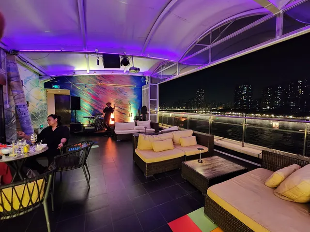 22中街旅游主题吧