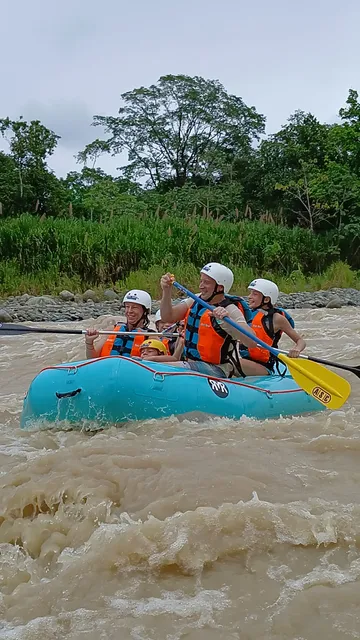 Roots2River White Water Rafting CR