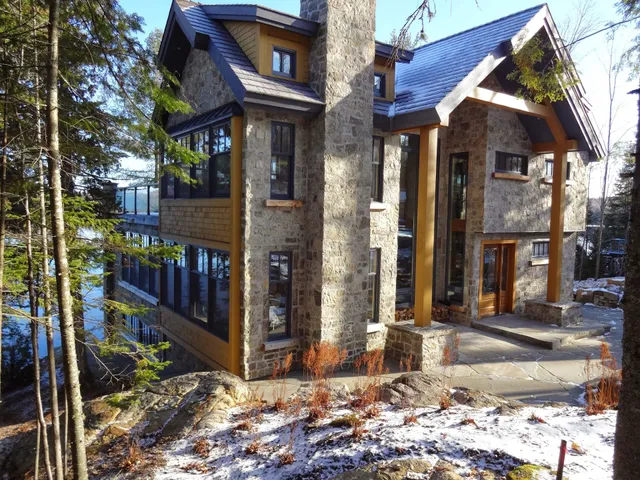 Art studio and Bed and Breakfast of award winning Canadian Landscape Artist Gordon Harrison