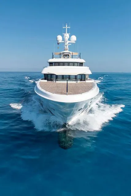 Dubai Boat Tour | Luxury Yacht Rental - Boat Ride Dubai