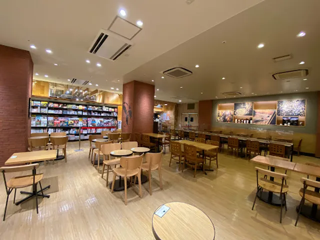 Starbucks Coffee - Tsutaya Books Kumamoto Sannenzaka