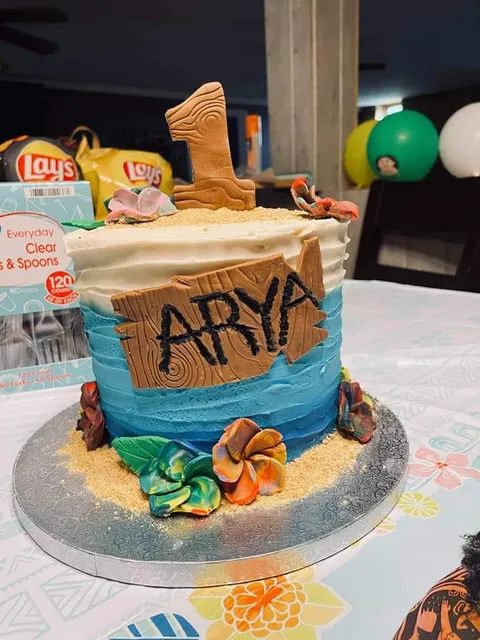 NICOLE'S CUSTOM CAKES & DIVINE DESSERTS