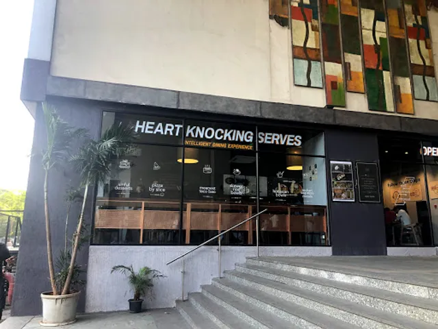 HEART KNOCKING SERVES