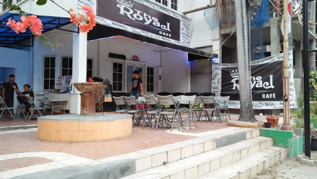 The Royal Cafe By Kopioto