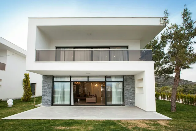 BEVERLY HILLS VILLAS