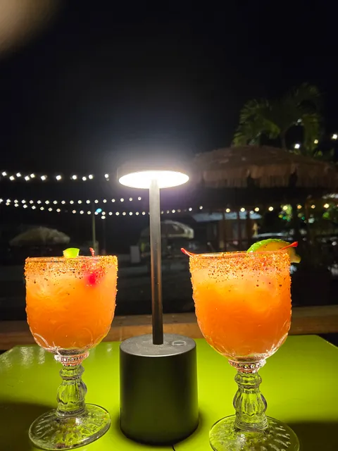 Vinilo Bar Cocteles & Charcutería