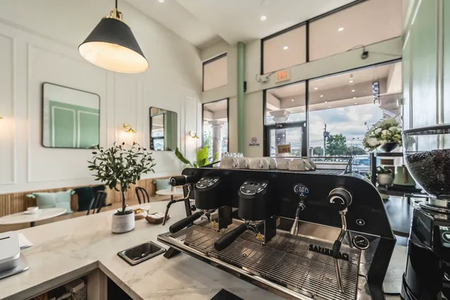 La Plume Bakery & Cafe