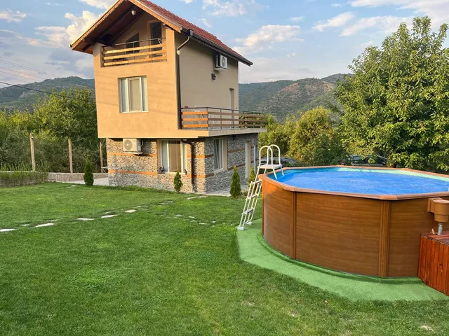 Вила Доброво