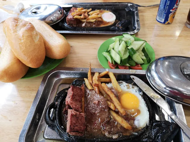 Bít Tết 20 Ngon Cơ sở 1 tại 20A Hòe Nhai