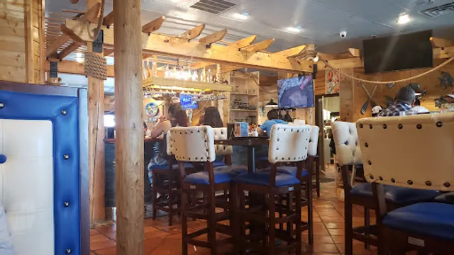 El MAR SEAFOOD GRILL AND BAR