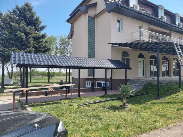 Motel "Zlatni Lav MB"