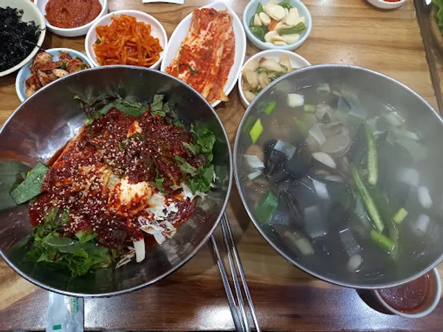 용궁해물칼국수족발