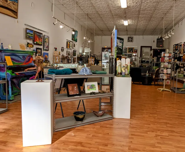 Feat of clay artists’ co-op