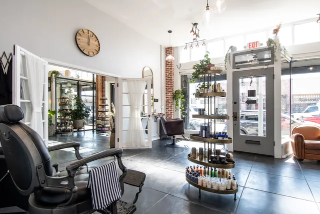 𝖳𝗁𝖾 𝖧𝖠𝖨𝖱 PARLOR on 8th