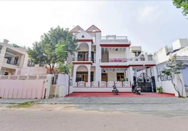 Om Naman Guest House