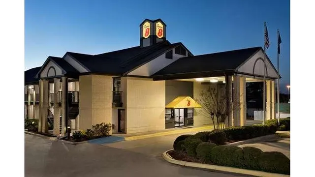 Super 8 by Wyndham Ruston