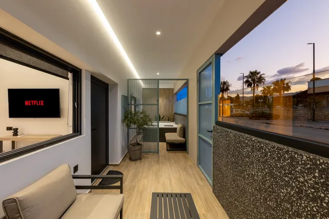 Harmonia Hideout with Hot tub