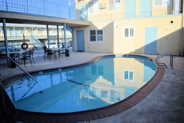 Western Inn & Suites