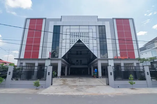 RedDoorz Syariah Plus near Tanjungpura University 2