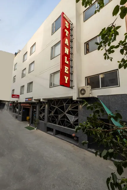 Hotel Stanley - Near Delhi Airport