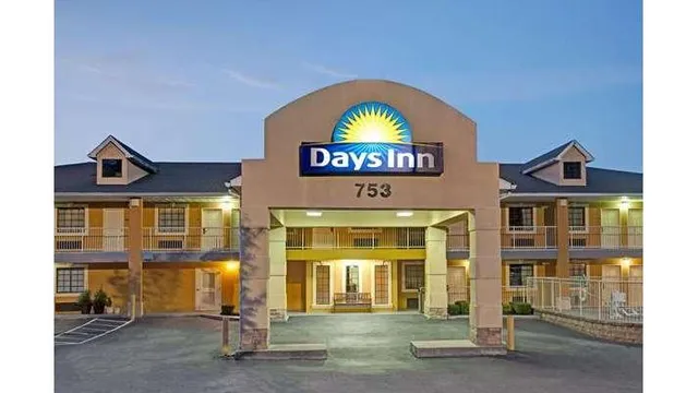 Days Inn by Wyndham Marietta White Water