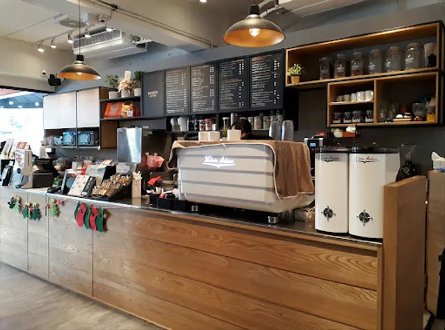 Louisa Coffee 路易莎咖啡(水萍塭門市)