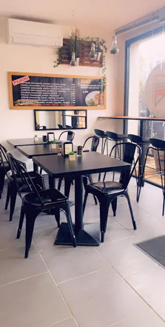 SEPTIMANIA-Brocante-Restauration-café