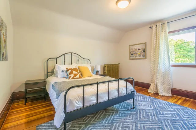 Stylish, Modern Loft at the Cottage in the City