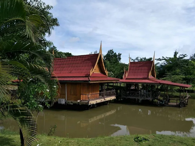 สวนผึ้ง ล้อมรัก รีสอร์ท / LomRak Resort SuanPhung