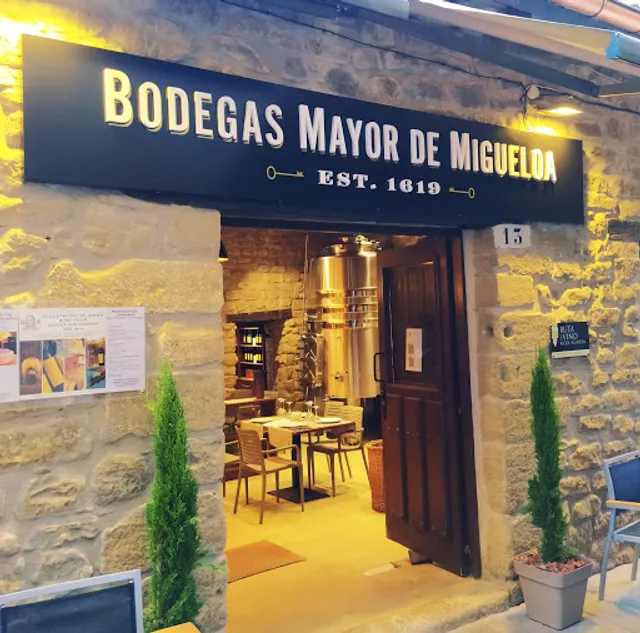 Restaurante Mayor de Migueloa | Carnes a la Brasa | Bodega & Hotel