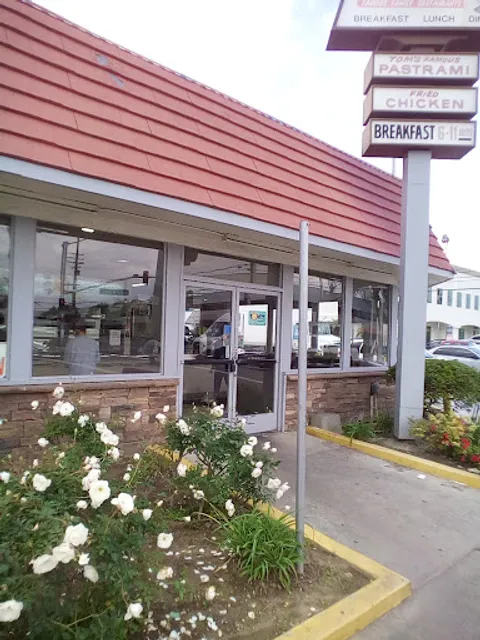 Tom's Famous Burgers 8