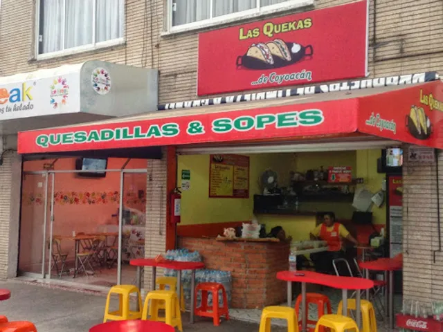 Las Quekas Factory Educación