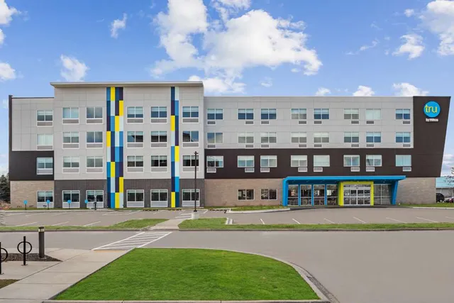 Tru by Hilton Janesville