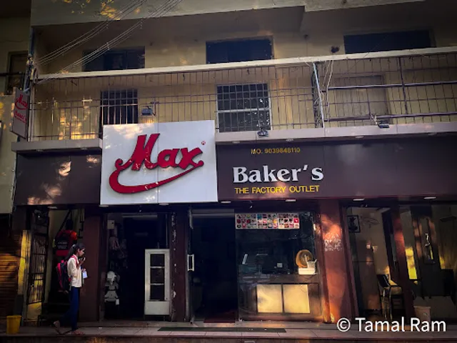 Max bakers - the factory outlet sector 10