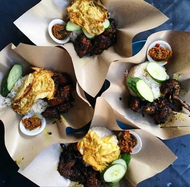 Tiga Budak Gemok (Kompleks Diamond Bangi)