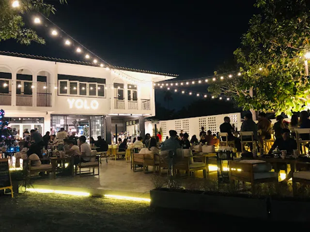YOLO Bar&Garden