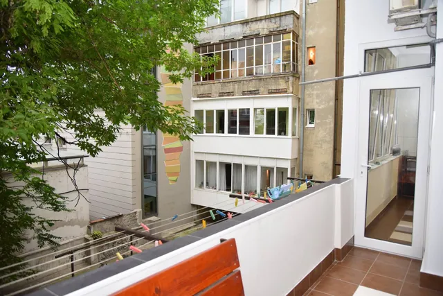 The Traveling Theater Hostel